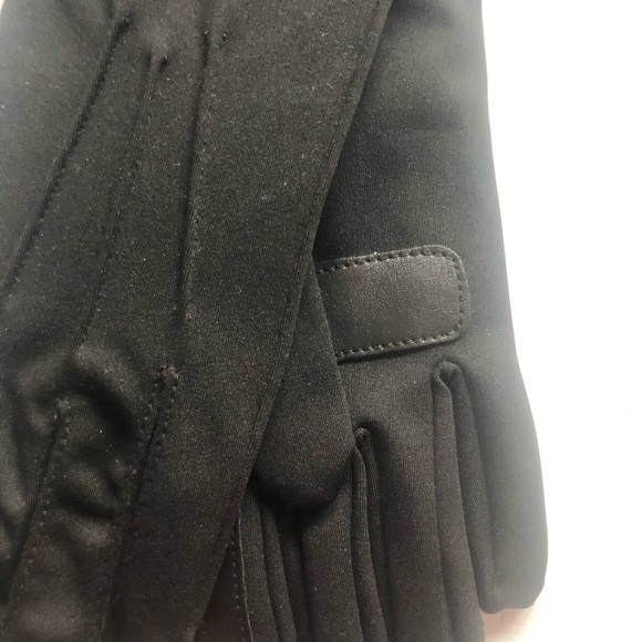 Isotoner women’s Classic Black Gloves - Picture 5 of 8